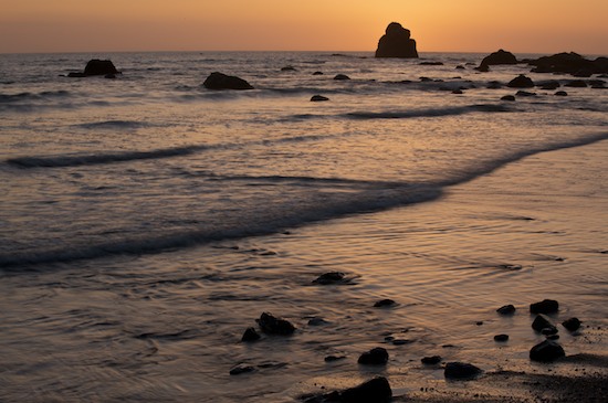 Blue;Boulder;Brown;California;close of day;Del Norte Coast Redwood State Park;dusk;evening;eventide;Geological;Geology;Gray;last Light;Ocean;Orange;Pink;Redwood National Park;Reflection;Reflections;Rock;Rock Formations;Rocks;Sea;Sky;Stone;Stones;Striation;sun;sunset;Water;Waves;Wilson Creek Beach