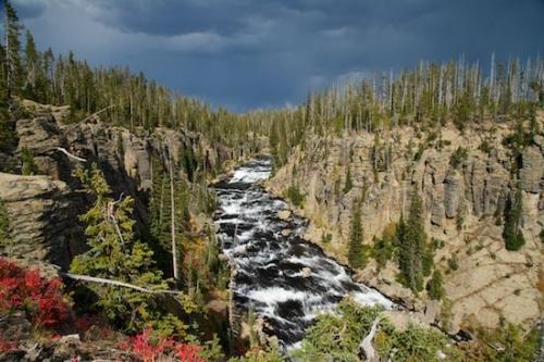Rock Formations;Cloud Formation;Pine;Red;River Bed;Yellowstone National Park;Fall;Pinnacle;Creek;waterway;Gray;Geological;Evergreen;Cloud;Stone;Stream;Striation;Mountain;Grey;Boulder;Rock;Water;Weather;Mountainous;power;Pines;Rocks;Precipice;Stones;Brown;foreboding;blue;Geology;Peak;Riverbed;River;Rivers;Summit;Mountain Top;Lodgepole Pine;Brook;Clouds;Mountains;Sky;Autumn;White;Wyoming;Concepts & Emotions;strength;Range