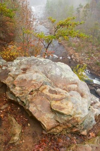 Boulder;Pouring;Little River Canyon National Preserve;Falls;Rock;Stream;Striation;Waterfall;Spilling;Wet;Chute;Geological;Falling;Waterfalls;Alabama;Rocks;flowing;Cascade;Cool;Water;Spray;Stone;Flow;Cascading;Geology;Cataract