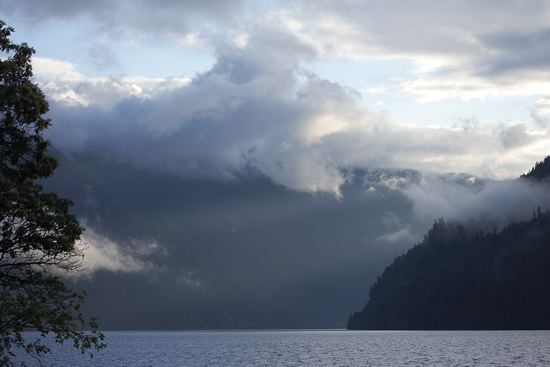 Lake;Pond;Water;Pool;Cool;Wet;Ledge;Mountain;Cliff;Precipice;Peak;Mountain Top;Rock Formations;Rocks;Boulder;Nature;Vertical;High;Power;Powerful;Scenic View;Scenics;Summit;Cumberland Plateau;Canyon;Bluff;Rock Face;Sheer;Steep;Colorful;Plants;Botanical;Leaf;Leaves;Vegetation;Foliage;Clouds;Fog;Mist