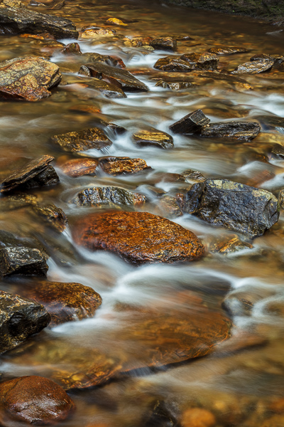 Boulder;Boulders;Brook;Brown;Calm;Cascade;Cascading;Chute;Creek;Flow;Geological;Geology;Gold;Healing;Health care;Healthcare;Looking Glass Falls;North Carolina;Pebbles;Pouring;River;Rock;Rock formations;Rocks;Rocky;Stone;Stones;Stream;Streaming;Tan;United States;Water;flowing;orange;peaceful;rapids;red;restful;serene;soothing;tranquil;wet