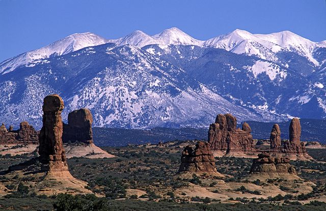 Ledge;Mountain;Cliff;Precipice;Peak;Mountain Top;Rock Formations;Rocks;Boulder;Nature;Vertical;High;Power;Powerful;Scenic View;Scenics;Summit;Rock;Boulders;Stones;Pebble;Pebbles;Stone