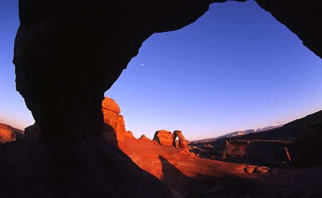 Ledge;Mountain;Cliff;Precipice;Peak;Mountain Top;Rock Formations;Rocks;Boulder;Nature;Vertical;High;Power;Powerful;Scenic View;Scenics;Summit;Rock;Boulders;Stones;Pebble;Pebbles;Stone